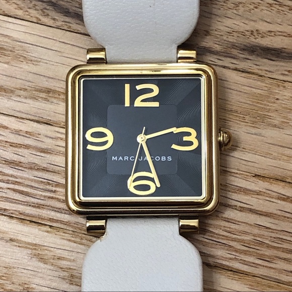 Marc Jacobs Accessories - Marc Jacobs Vic MJ1440 Black Dial Leather Strap Watch